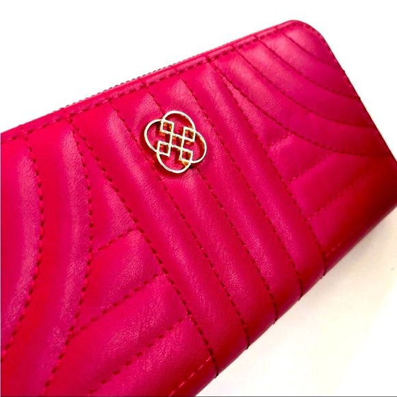 DAISY FUENTES Quilted Zip Around Long Wallet Fuchsia Pink Faux Leather, NWOT - Picture 1 of 10